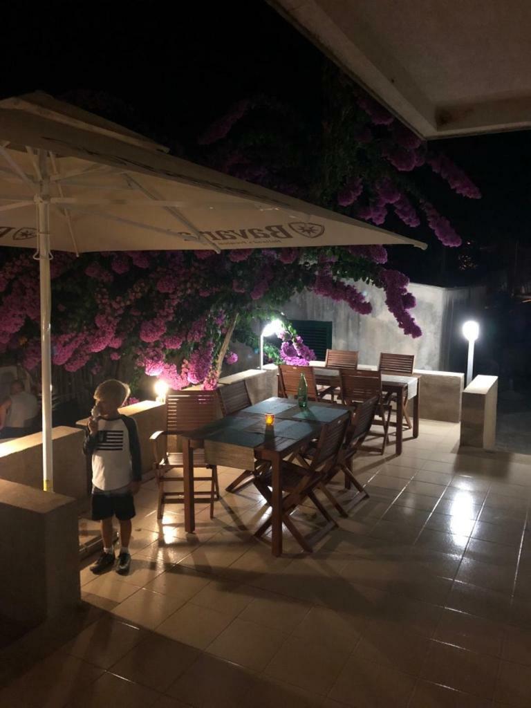 Amfora Inn *