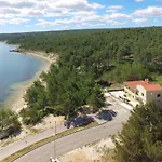 Holiday Home Lara - Zad717 By Interhome