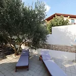 Modern Apartment With Private Pool In Maslenica