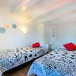 Apartments & Rooms Cina