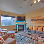 Modern Moab Townhome With Shared Pool And Hot Tub!