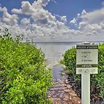 Longboat Key Resort Escape - Walk To The Beach!