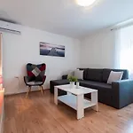 Apartment Luka Arbanasi