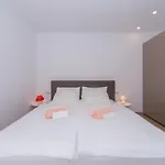 A&J Deluxe Apartment