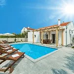 Vila Casa Nova Near Queen Beach- By Ta Leut Agency