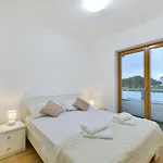 Villa With Swimming Pool, Roof Terrace, 50 Meters From The Beach