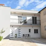 Karlo Apartments