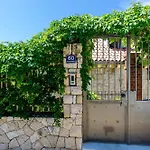 Villa Viktorija - Old Town & Sea View