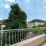 Flora Three Bedroom Apartment Near Beach