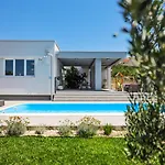 Villa Immortelle With Pool And Sea View