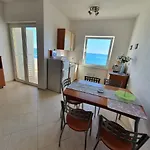Sea & Garden Apartment Vir