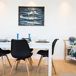 Sea View Apartment In The City Center With Free Parking