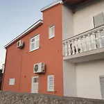 Apartments Martinovic By The Sea