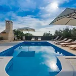 Beautiful Villa In Lisicic With Private Pool