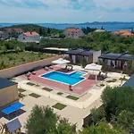 Prestige Villas Pool Yard