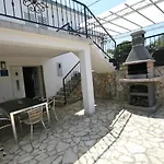 House Sakarun