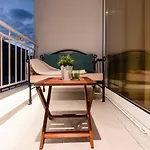 Kailani Luxury Central 3 Bedroom, 3 Bathroom Apartment With A Sunny Balcony