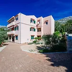 Bright Apartment In Dalmatia By The Sea