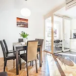 Luxury Apartment With Private Balcony