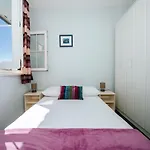 Bright Apartment In Dalmatia By The Sea