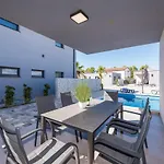 Exclusive Villas Resort & Spa Vir