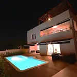 Apartment 2 With The Swimming Pool