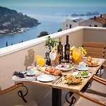 Luxury Apartment Edi