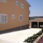 Apartment In Rtina/Zadar Riviera 8162