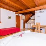 11 Stars Apartments