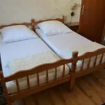 Apartman Sa 3 Spavace Sobe U Kucistu