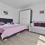 Tonik Apartments