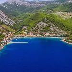 Studio Apartment In Orebic With Terrace, Air Conditioning, Wifi