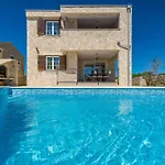 Luxury Villa With Heated Pool, Jacuzzi And Sauna 01 - By Ta Leut Agency