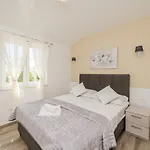 Luxury Villa With Heated Pool, Jacuzzi And Sauna 01 - By Ta Leut Agency