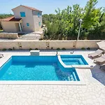 Villa Stancija Privlaka 1 With Heated Pool