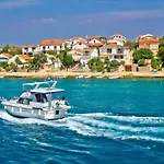 Apartment In Zdrelac With Sea View, Balcony, Air Conditioning, Wi-Fi