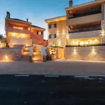 Teona Luxury Apartment With Jacuzzi And Terrace Sea View