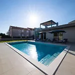 Beautiful Villa Mary Lou