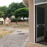 Cosy Apartment - 10 Minutes Walk To Sea