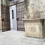 Spanic Palace