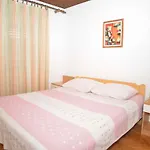 One-Bedroom Apartment In Kukljica I