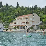 Oyster Paradise Turquoise Apartment