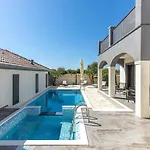 Villa Dalmatinac & Dalmatinka