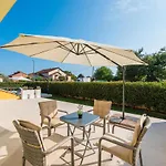 Villa Petra S Bazenom, Rostiljem I Parkingom