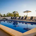 Royal Promons - Heated Pool