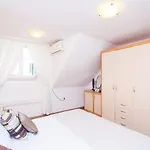 Apartman Neve