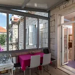Apartment Van Gogh