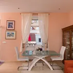 Apartment Van Gogh