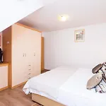 Apartman Neve