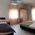 Beautiful Apartment Leut -Near Queen Beach